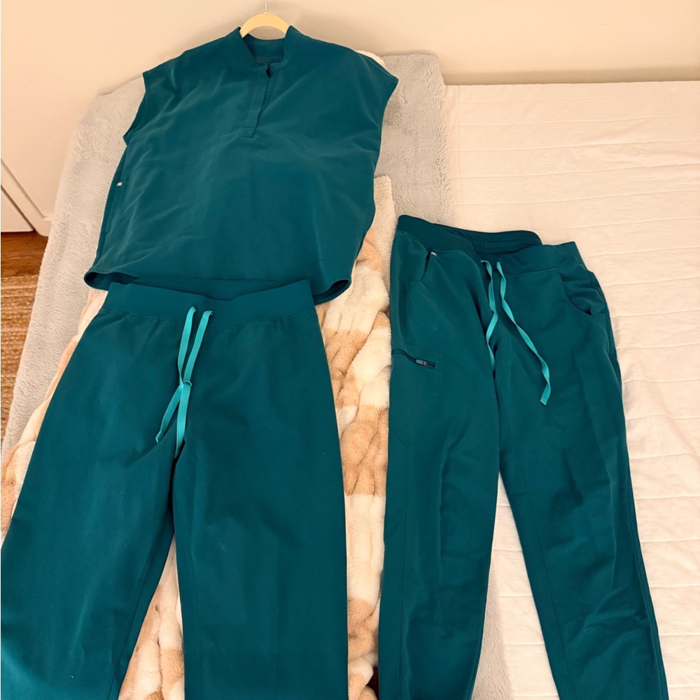 Figs Hunter Green Scrubs SET MEDIUM